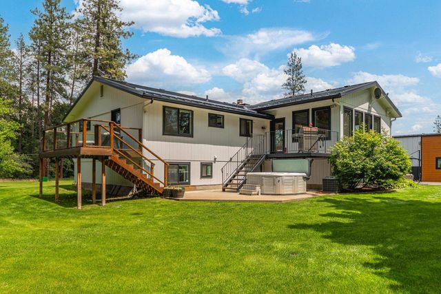 9427 N Riverside Park Dr, Nine Mile Falls, WA 99026