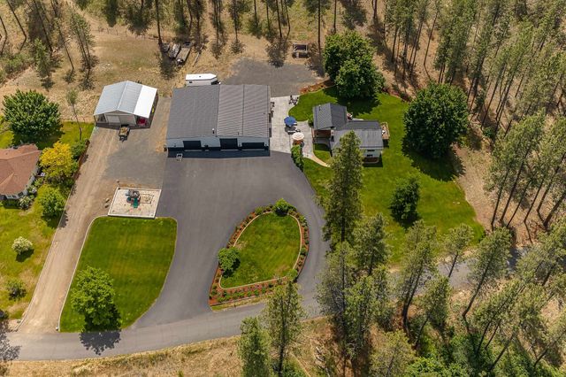 9427 N Riverside Park Dr, Nine Mile Falls, WA 99026