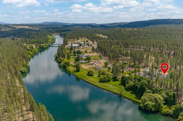 9427 N Riverside Park Dr, Nine Mile Falls, WA 99026