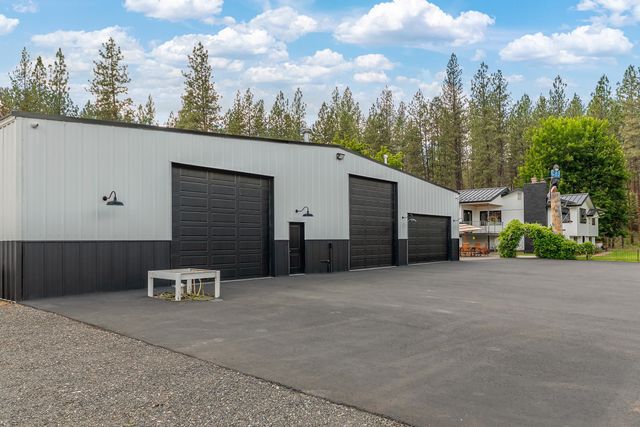 9427 N Riverside Park Dr, Nine Mile Falls, WA 99026