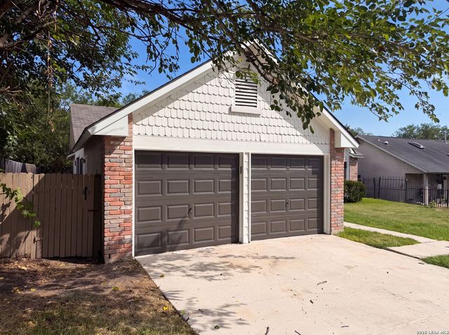 6806 RAINTREE FRST, San Antonio, TX 78233