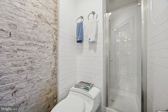 916 CLINTON ST, Philadelphia, PA 19107