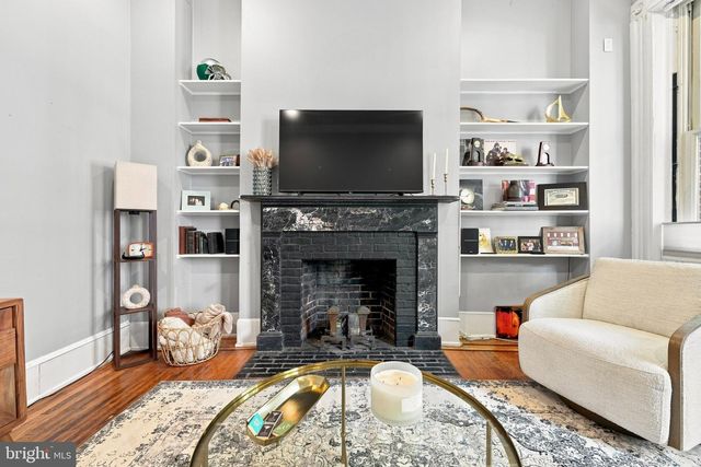 916 CLINTON ST, Philadelphia, PA 19107