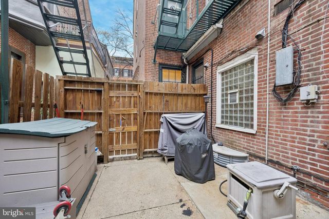 916 CLINTON ST, Philadelphia, PA 19107