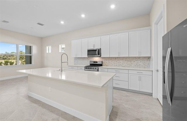 7621 FULHAM AVENUE, Bradenton, FL 34210