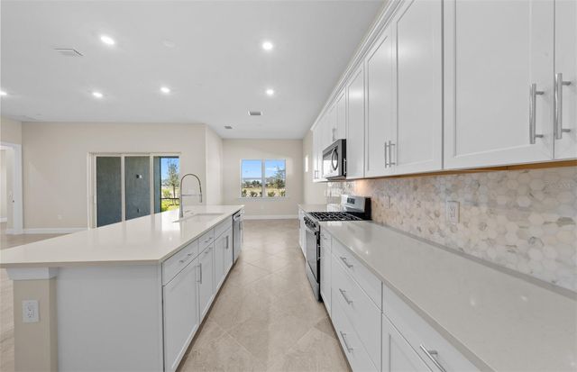 7621 FULHAM AVENUE, Bradenton, FL 34210