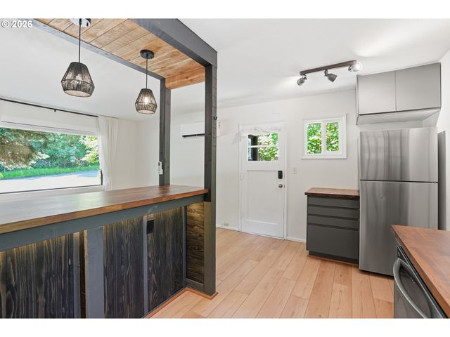 2832 Ne FREMONT Dr, Portland, OR 97220