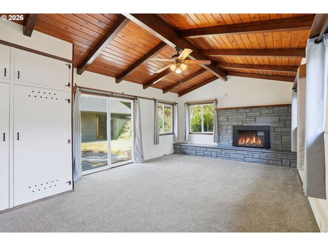 2832 Ne FREMONT Dr, Portland, OR 97220