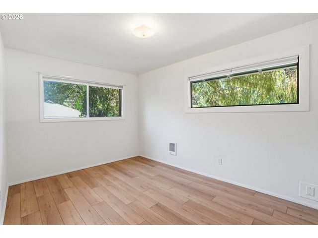 2832 Ne FREMONT Dr, Portland, OR 97220