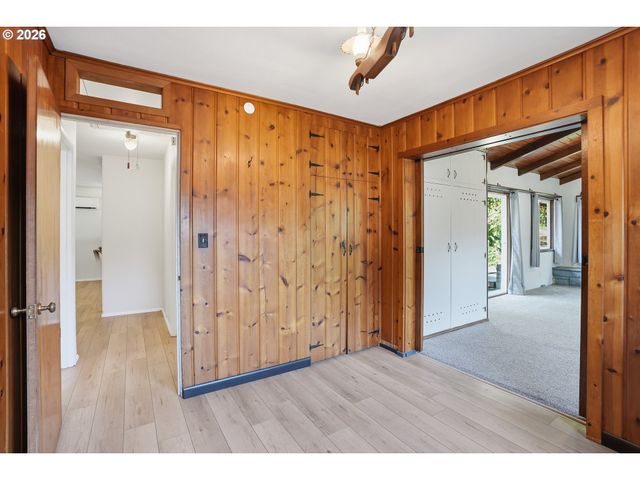 2832 Ne FREMONT Dr, Portland, OR 97220