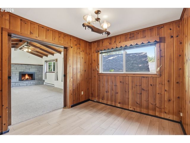 2832 Ne FREMONT Dr, Portland, OR 97220