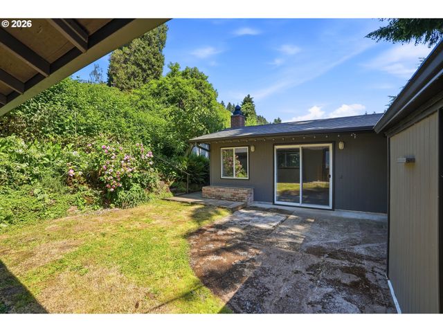 2832 Ne FREMONT Dr, Portland, OR 97220