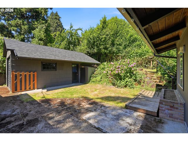 2832 Ne FREMONT Dr, Portland, OR 97220