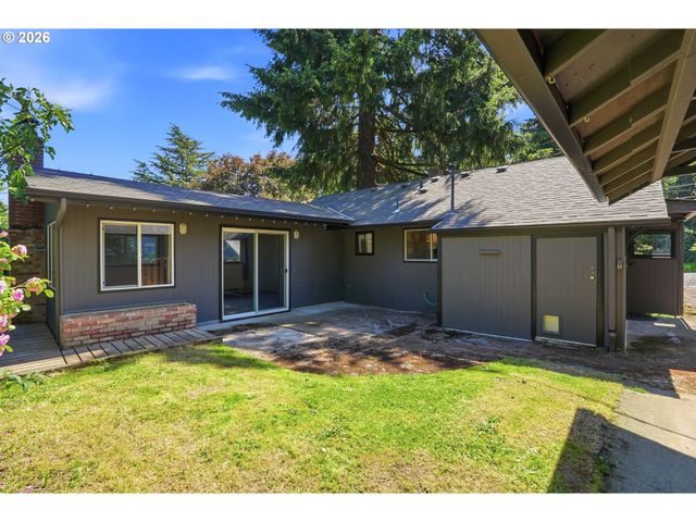 2832 Ne FREMONT Dr, Portland, OR 97220