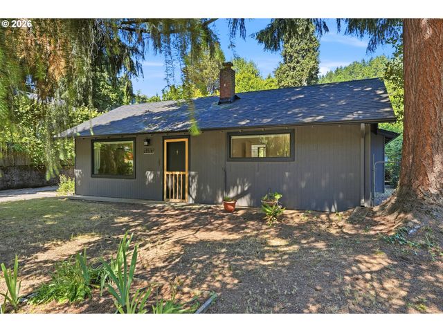 2832 Ne FREMONT Dr, Portland, OR 97220