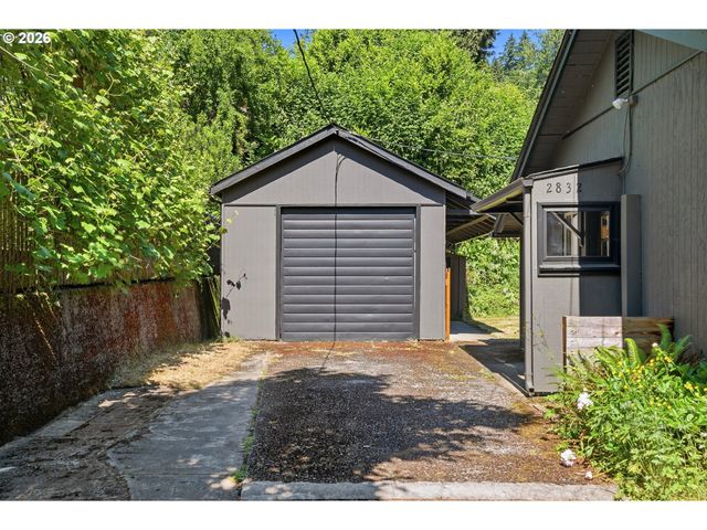 2832 Ne FREMONT Dr, Portland, OR 97220