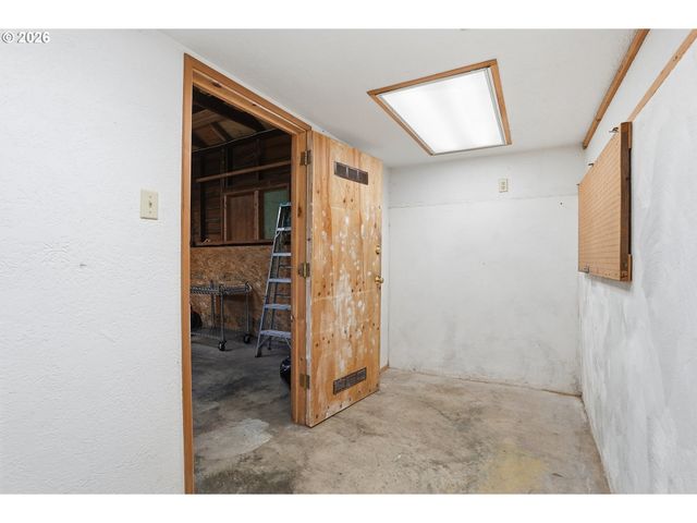 2832 Ne FREMONT Dr, Portland, OR 97220