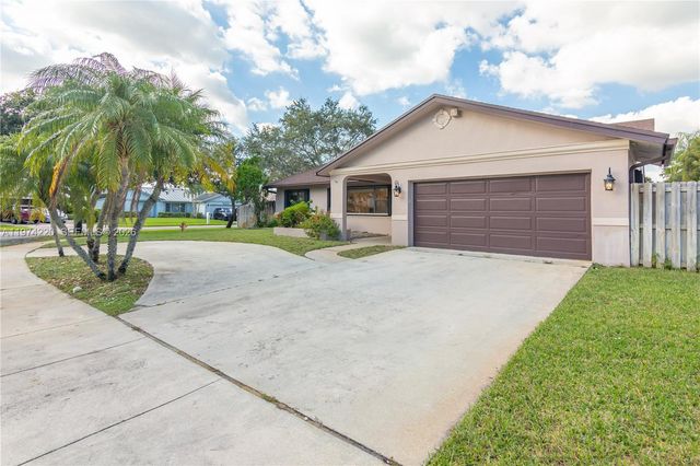11945 SW 54th St, Cooper City, FL 33330