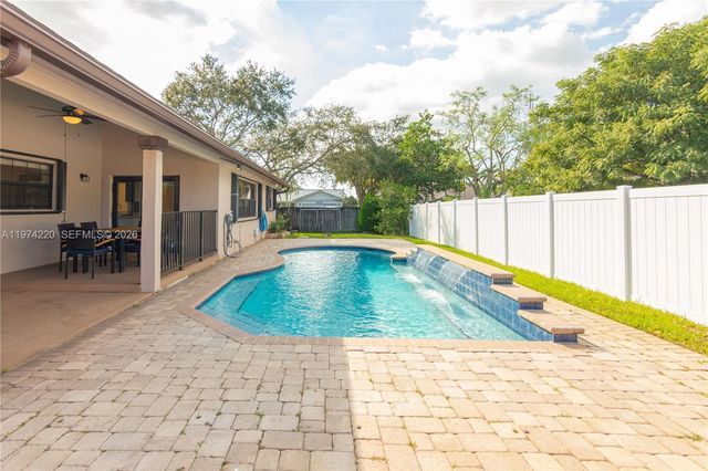 11945 SW 54th St, Cooper City, FL 33330