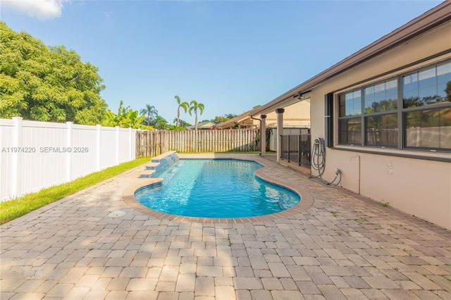 11945 SW 54th St, Cooper City, FL 33330