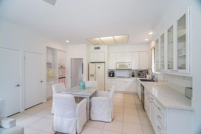 645 Hospitality Drive, Rancho Mirage, CA 92270