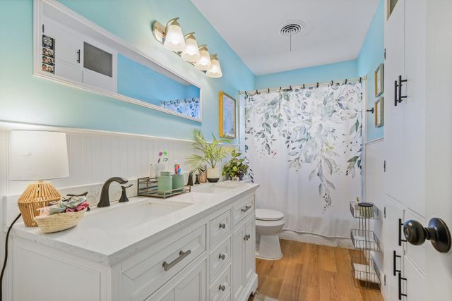 4511 Avenue Q, Galveston, TX 77551