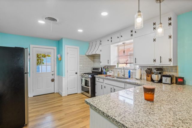 4511 Avenue Q, Galveston, TX 77551