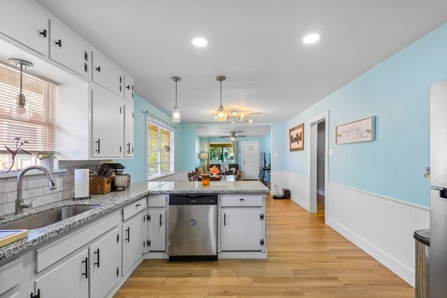 4511 Avenue Q, Galveston, TX 77551