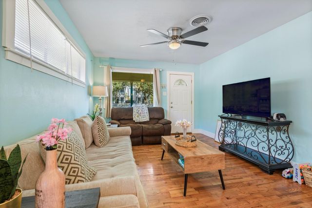 4511 Avenue Q, Galveston, TX 77551