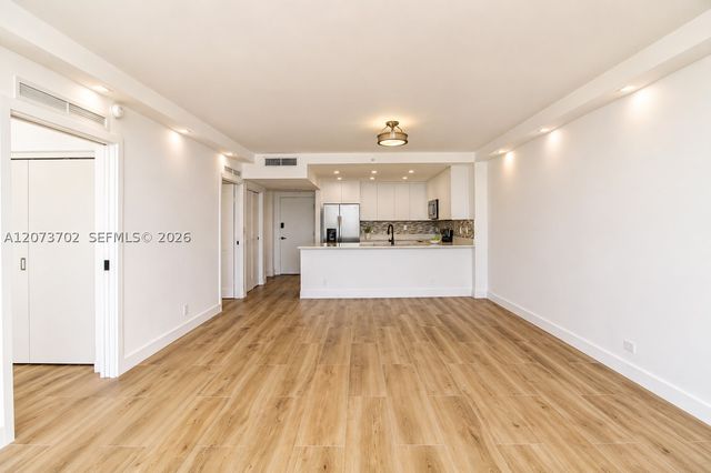 5601 Collins Ave 1009, Miami Beach, FL 33140