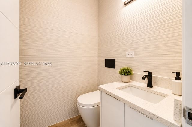 5601 Collins Ave 1009, Miami Beach, FL 33140