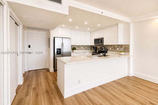 5601 Collins Ave 1009, Miami Beach, FL 33140