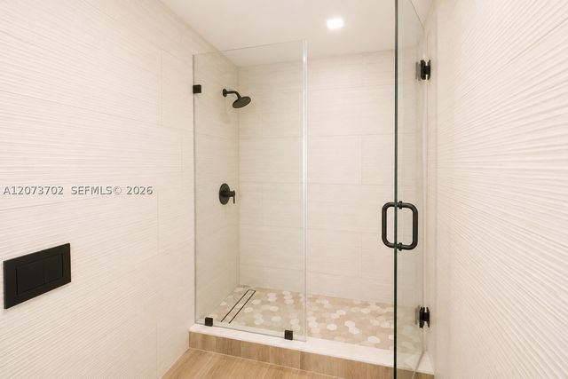 5601 Collins Ave 1009, Miami Beach, FL 33140