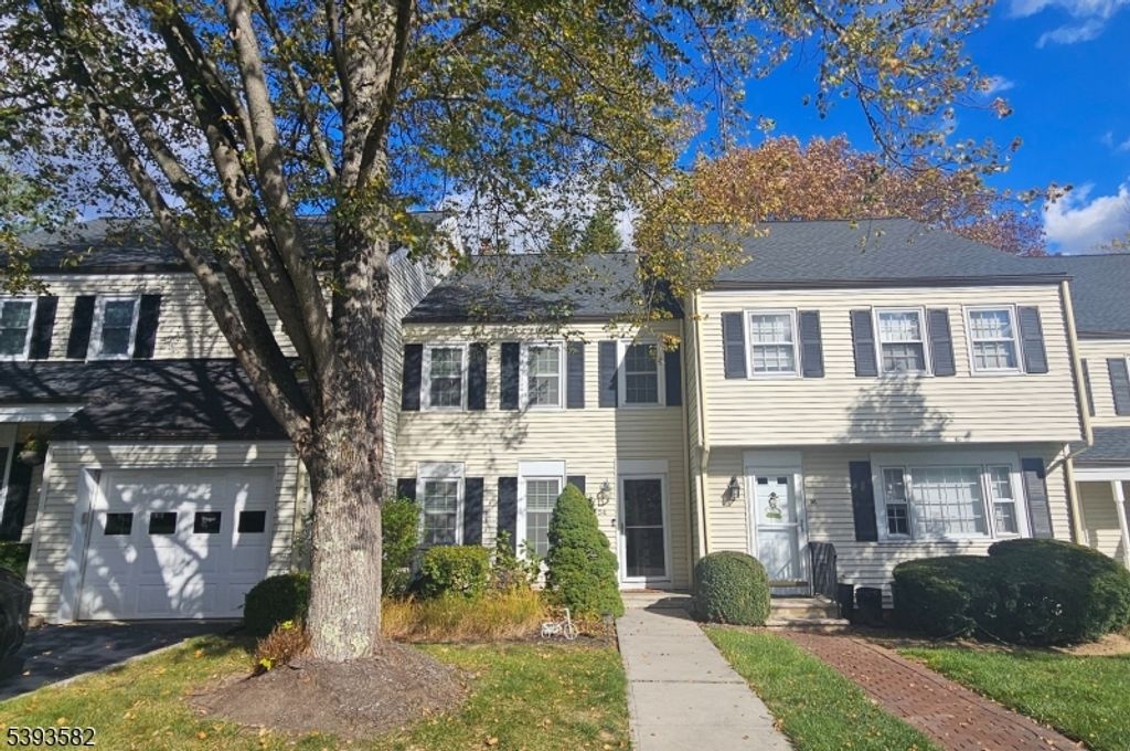 54 Pembroke Dr, Mendham Boro, NJ 07945