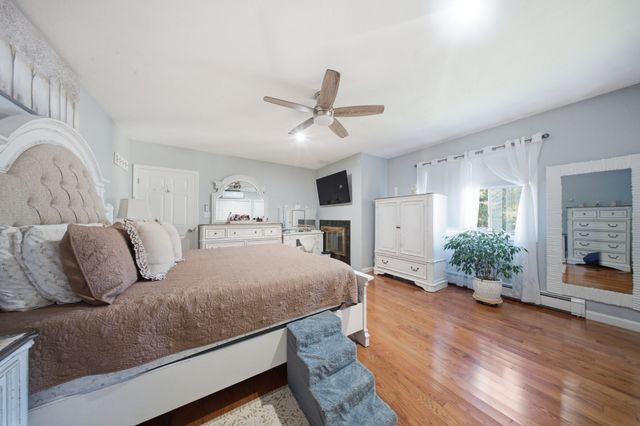 26 Acacia St, Gloucester, MA 01930