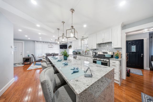 26 Acacia St, Gloucester, MA 01930