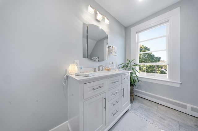 26 Acacia St, Gloucester, MA 01930