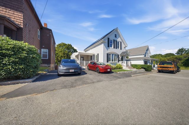 26 Acacia St, Gloucester, MA 01930