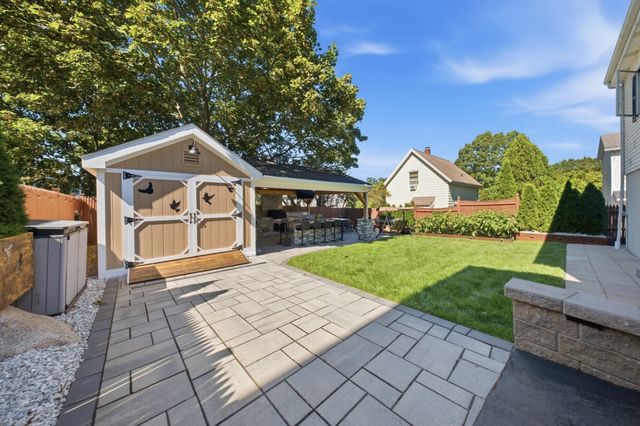 26 Acacia St, Gloucester, MA 01930