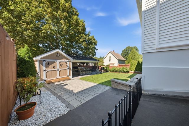 26 Acacia St, Gloucester, MA 01930