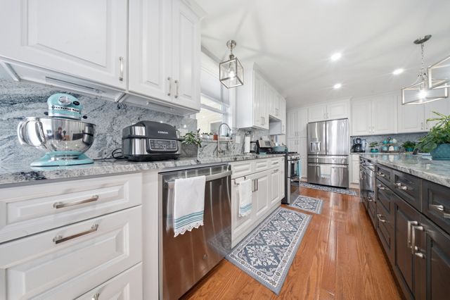 26 Acacia St, Gloucester, MA 01930