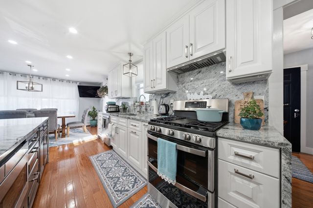 26 Acacia St, Gloucester, MA 01930
