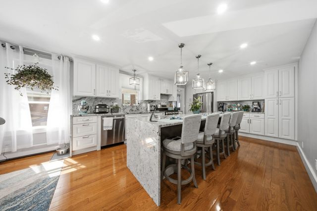26 Acacia St, Gloucester, MA 01930