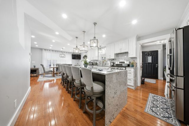 26 Acacia St, Gloucester, MA 01930