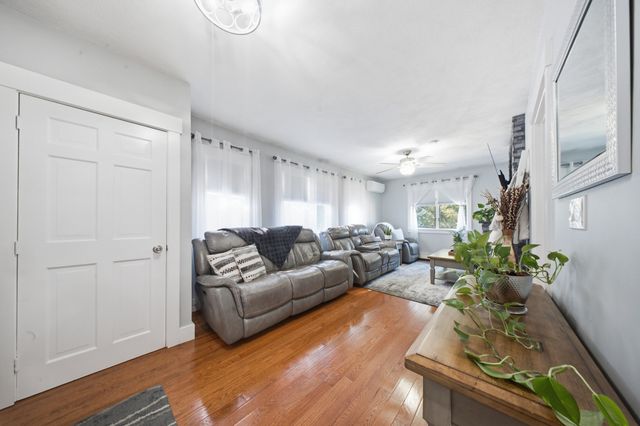 26 Acacia St, Gloucester, MA 01930