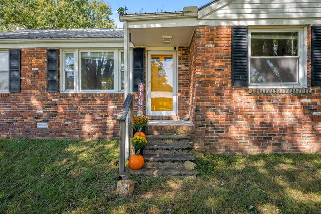 700 Hollow Springs Rd, Woodbury, TN 37190