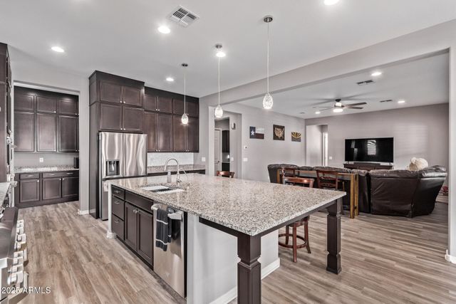 1076 E KENSINGTON Road, Gilbert, AZ 85297