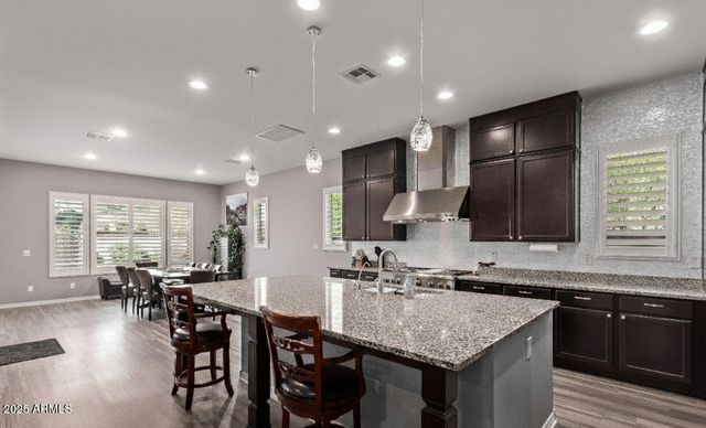 1076 E KENSINGTON Road, Gilbert, AZ 85297