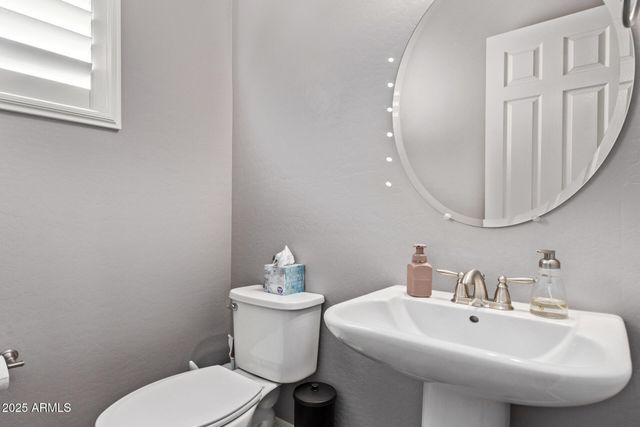 1076 E KENSINGTON Road, Gilbert, AZ 85297