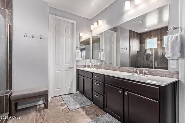 1076 E KENSINGTON Road, Gilbert, AZ 85297